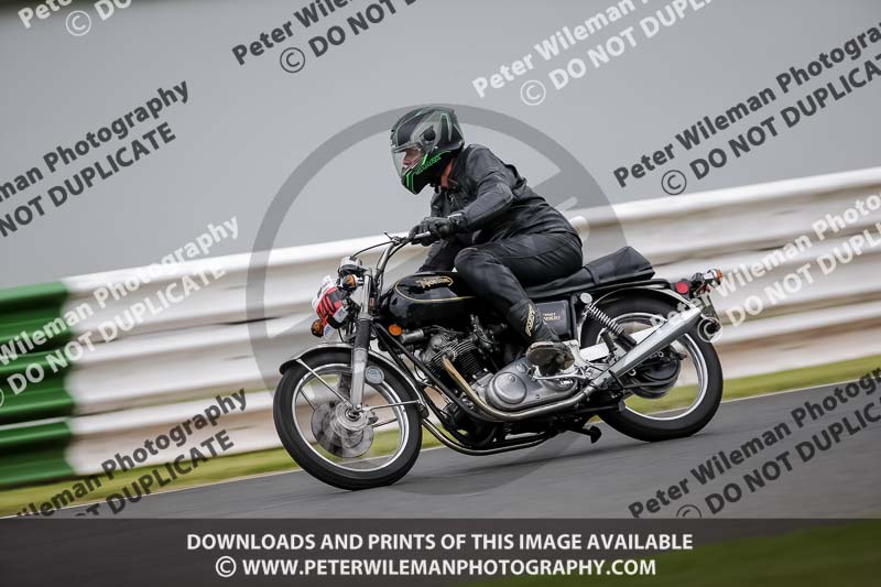 Vintage motorcycle club;eventdigitalimages;mallory park;mallory park trackday photographs;no limits trackdays;peter wileman photography;trackday digital images;trackday photos;vmcc festival 1000 bikes photographs
